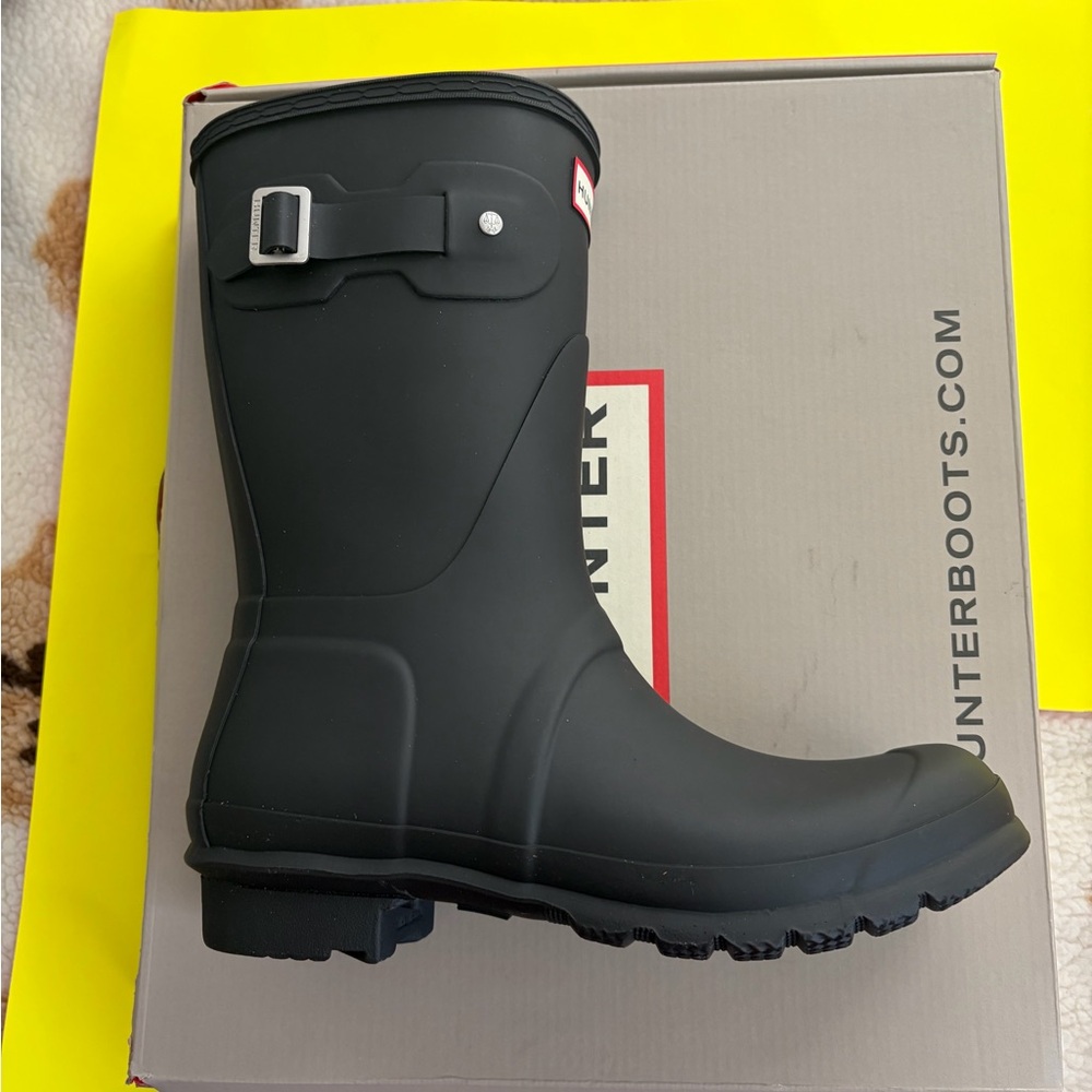 ❤️Hunter
Original Short Back Adjustable Rain Boots
Women's size 9M Black New - Picture 14 of 15